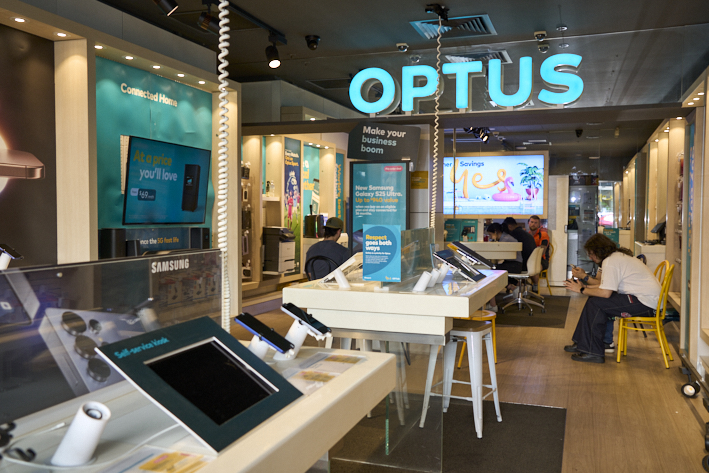 Optus World